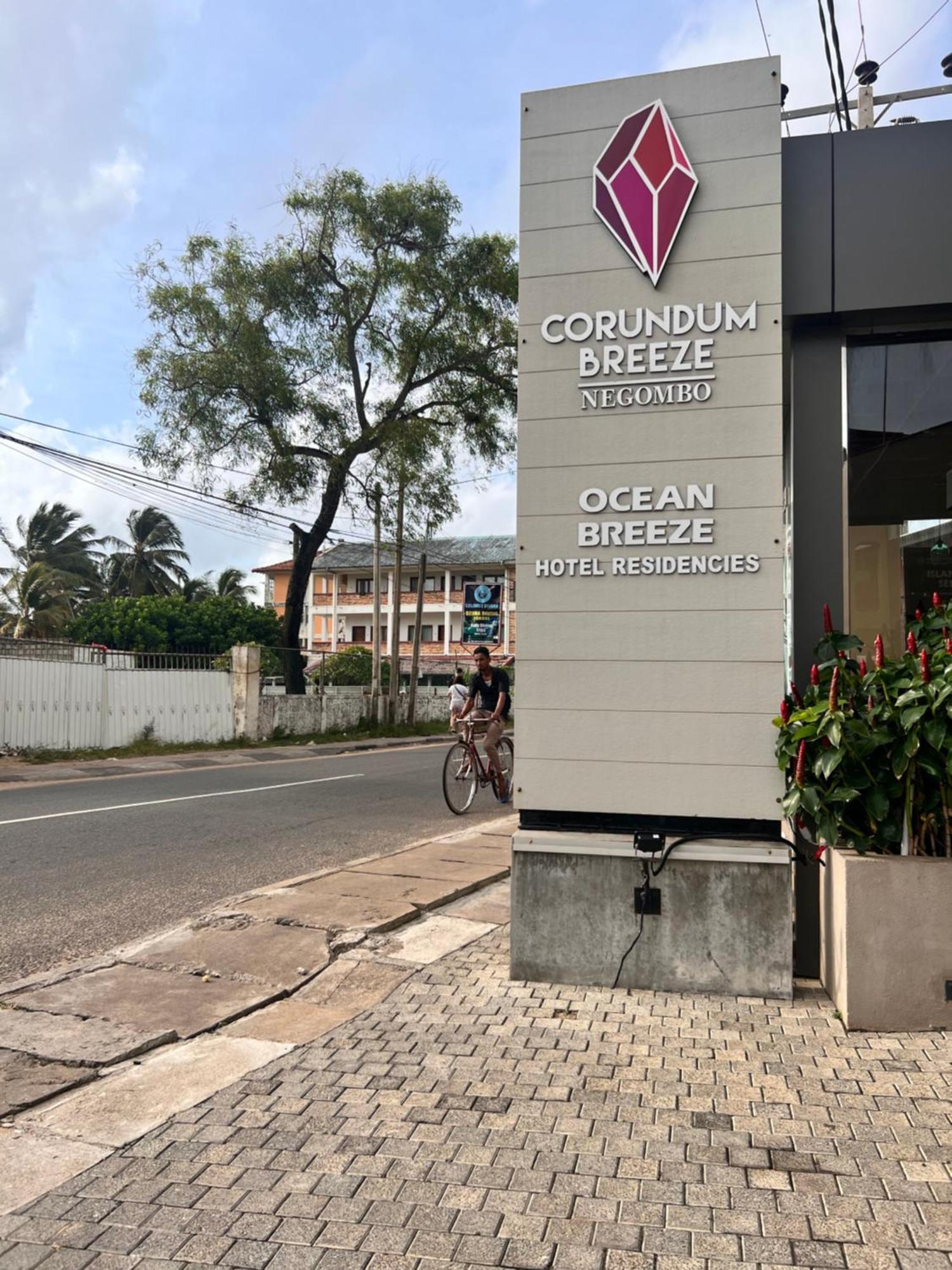 Ocean Breeze Negombo- Tidesend Luxury Beach Apartments Exterior photo