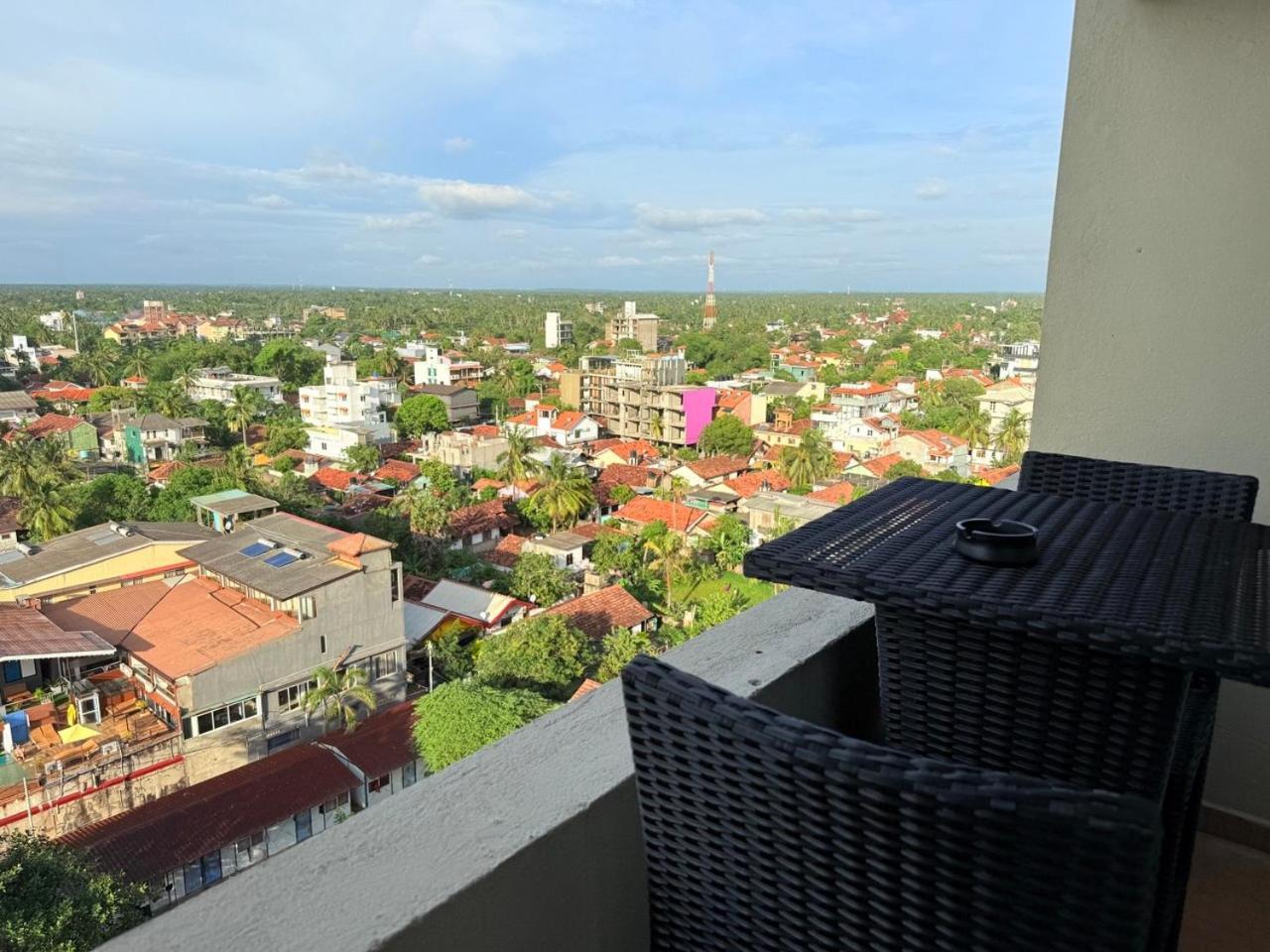 Ocean Breeze Negombo- Tidesend Luxury Beach Apartments Exterior photo
