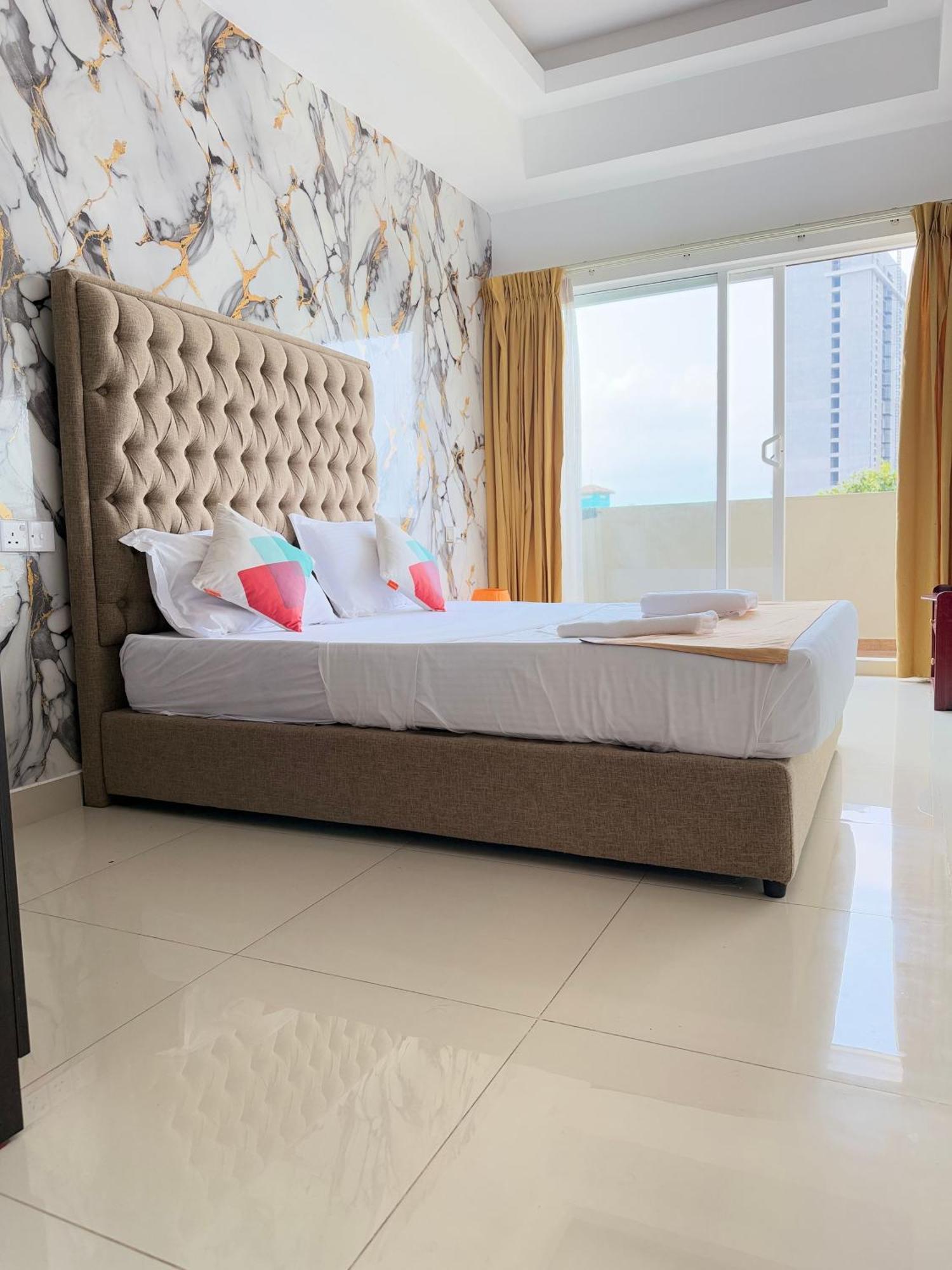 Ocean Breeze Negombo- Tidesend Luxury Beach Apartments Exterior photo