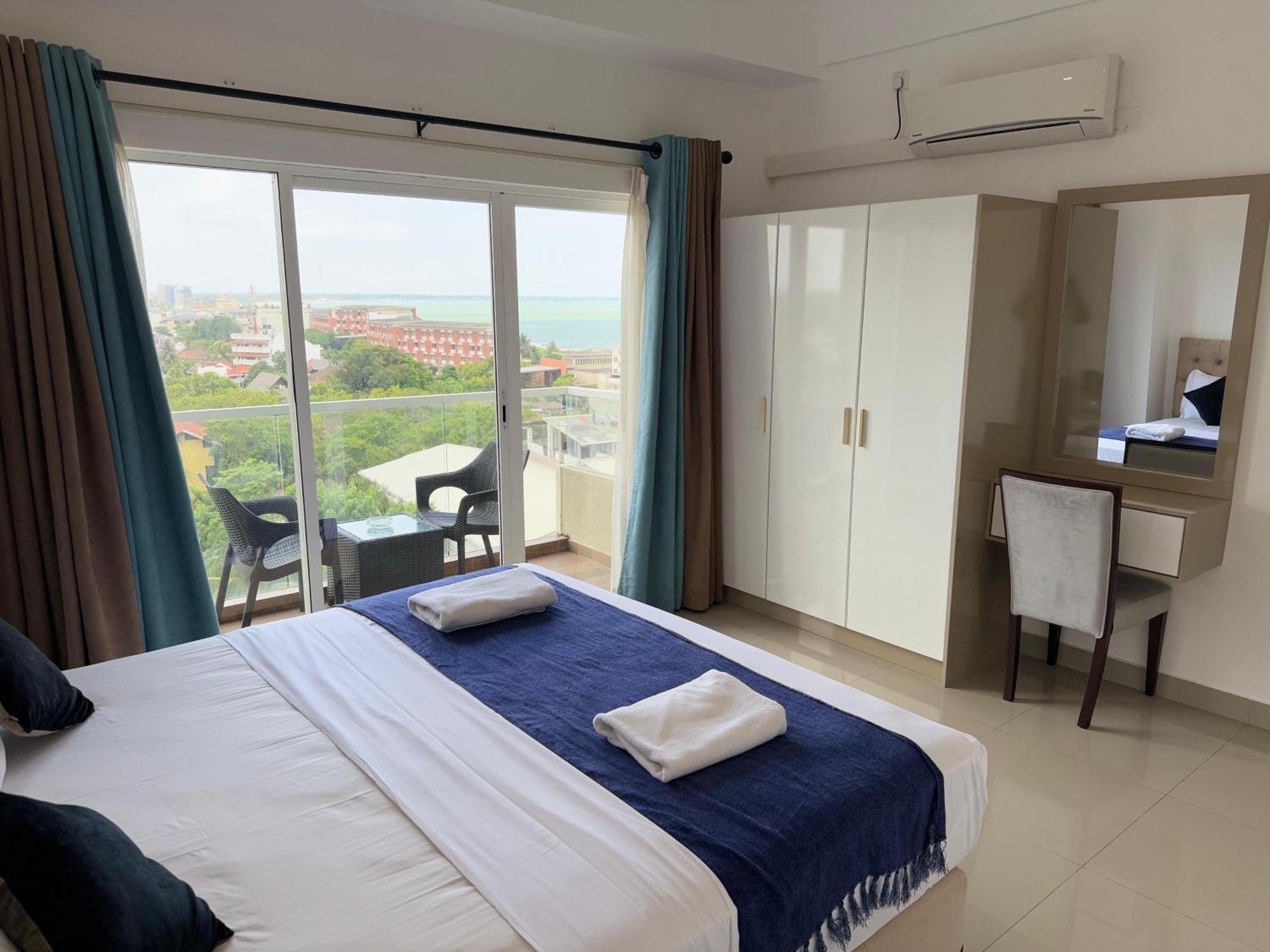Ocean Breeze Negombo- Tidesend Luxury Beach Apartments Exterior photo