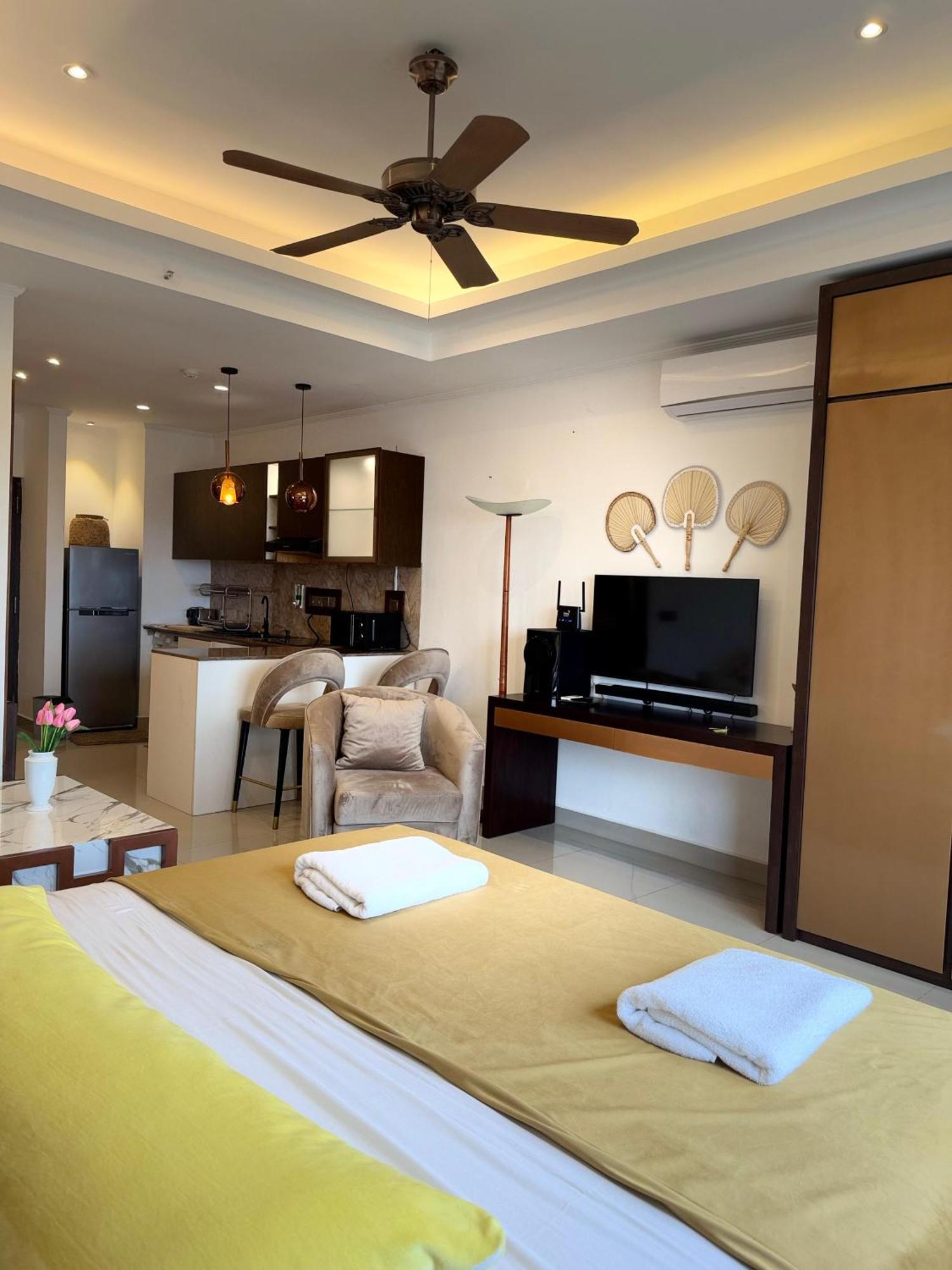 Ocean Breeze Negombo- Tidesend Luxury Beach Apartments Exterior photo