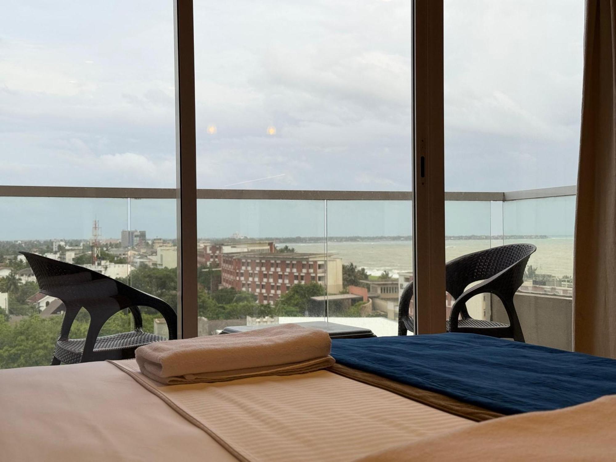 Ocean Breeze Negombo- Tidesend Luxury Beach Apartments Exterior photo