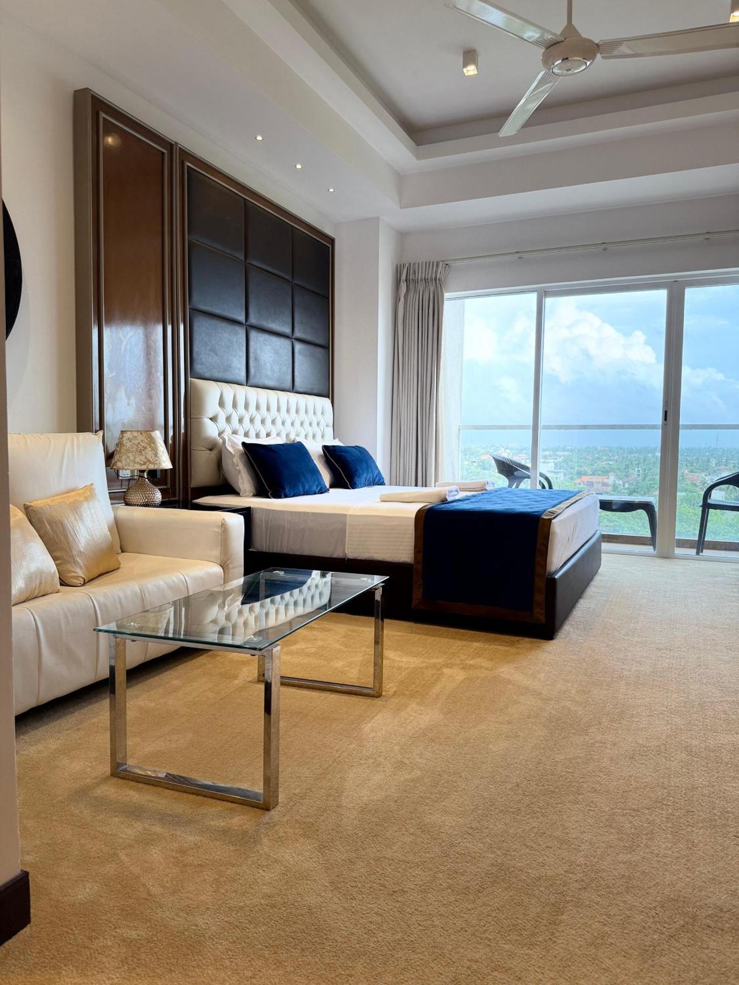 Ocean Breeze Negombo- Tidesend Luxury Beach Apartments Exterior photo