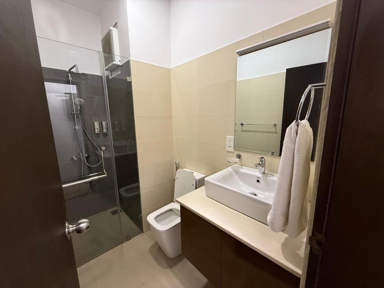 Ocean Breeze Negombo- Tidesend Luxury Beach Apartments Room photo